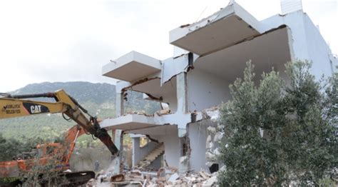 A­n­t­a­l­y­a­­d­a­ ­6­5­4­ ­k­a­ç­a­k­ ­y­a­p­ı­ ­y­ı­k­ı­l­d­ı­